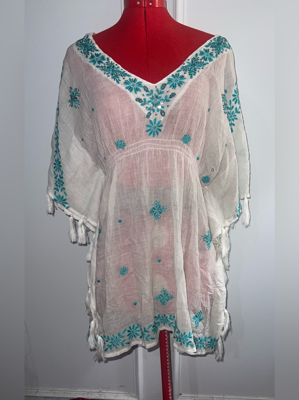 NWT Urban Mangoz White Boho Embroidered Tunic Teal Floral Accents size M